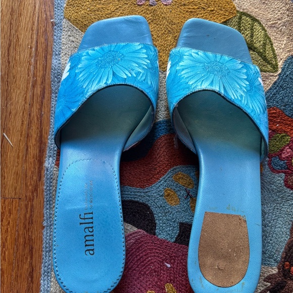Shoes - Amalfi Designer Shoes 6 1/2 Vintage Brilliant Blue Floral Pattern Get Noticed